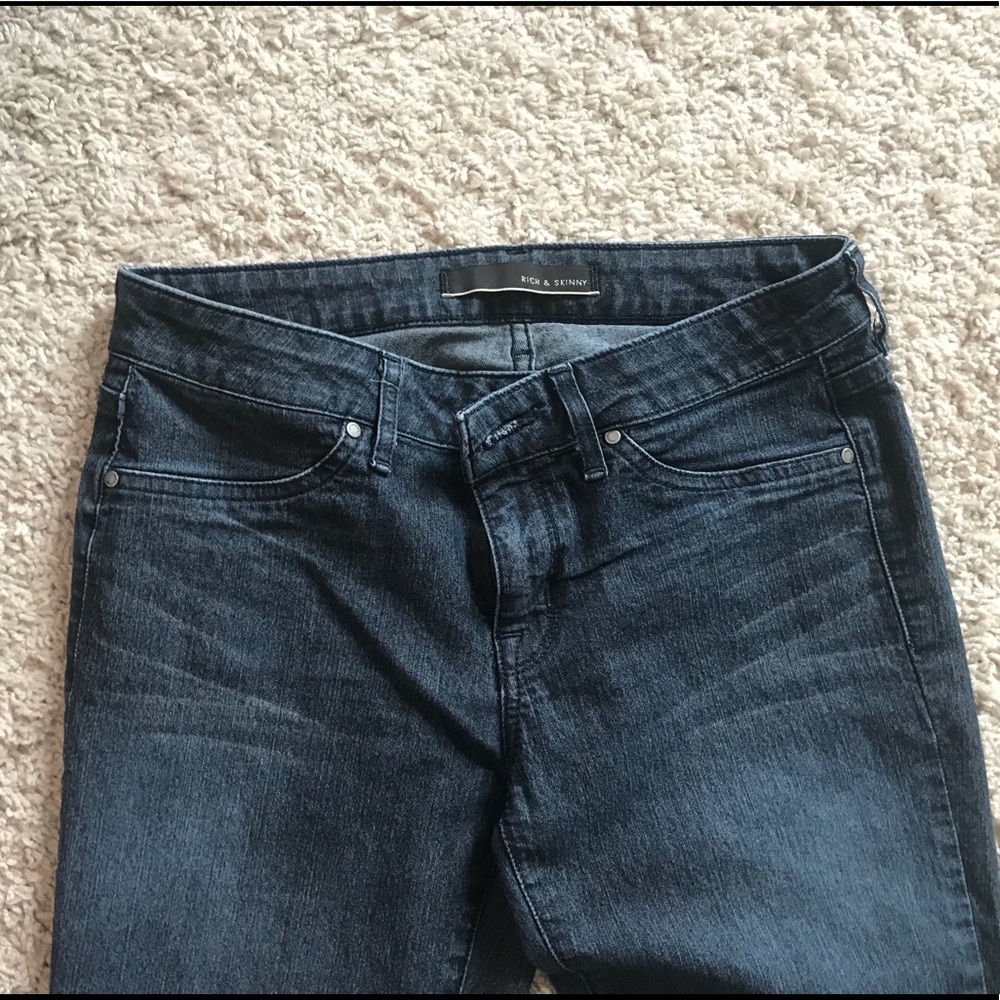 Women’s dark wash skinny jeans